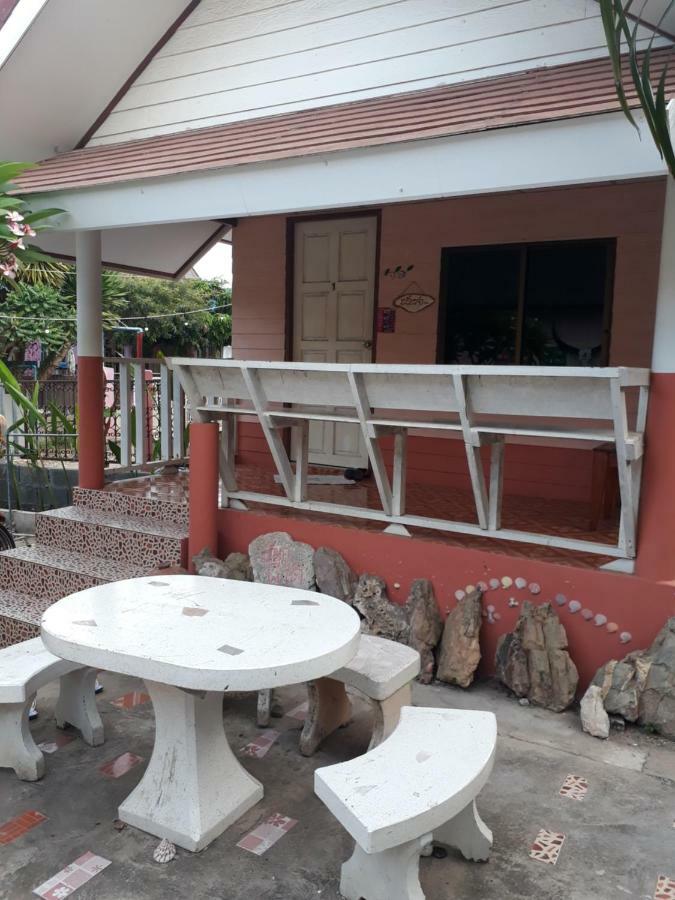 Poopreaw Koh Larn Apartamento Exterior foto