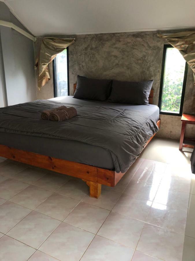 Poopreaw Koh Larn Apartamento Exterior foto